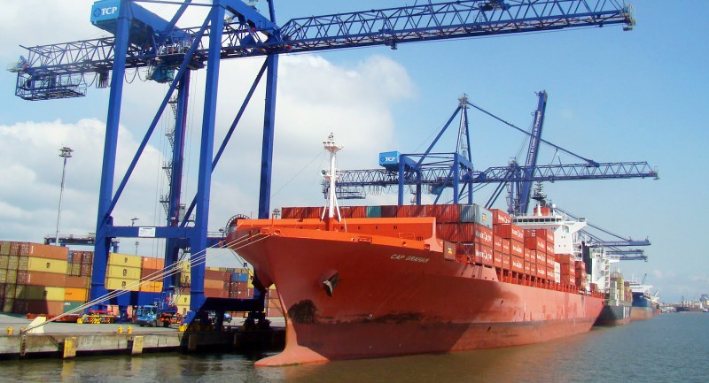 Protestos elevam filas de navios nos portos brasileiros em busca de soja
