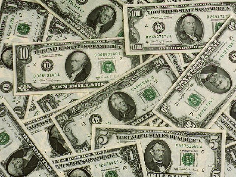 EM MAIS UM DIA DE QUEDA, DÓLAR CHEGA A FICAR ABAIXO DE R$ 3