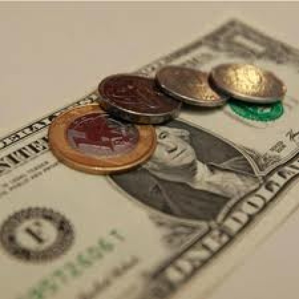 Ibovespa sobe seguindo bolsas dos EUA; dólar vira para alta e já passa dos R$ 3,63