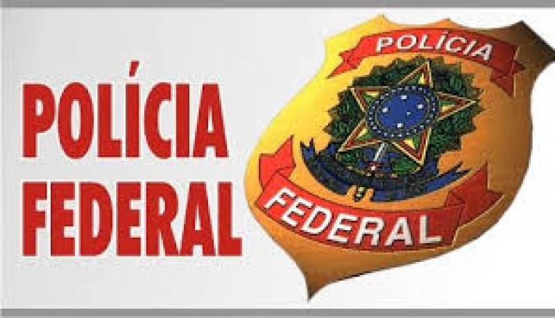 Polícia Federal cumpre mandado de busca e apreensão na casa de Cunha
