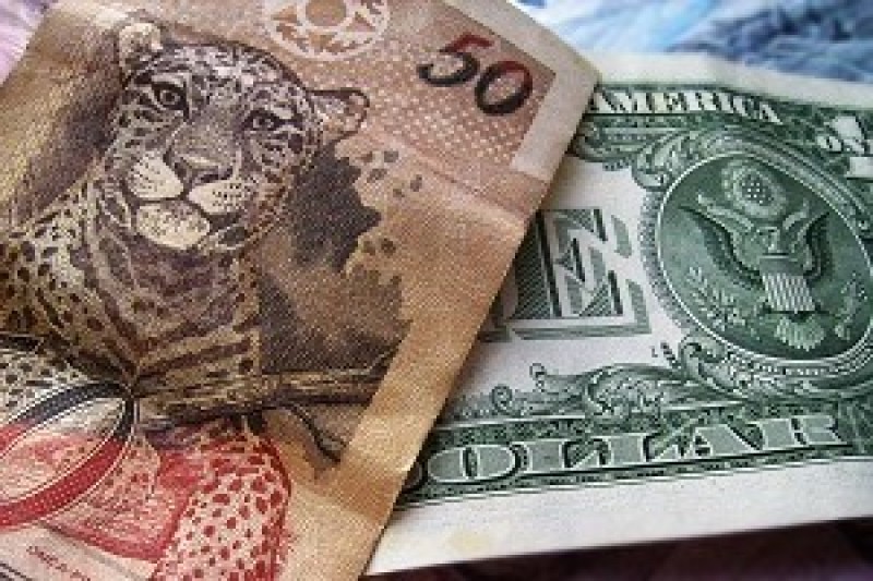 Dólar volta a cair nesta terça-feira, atingindo o menor patamar dos últimos três meses