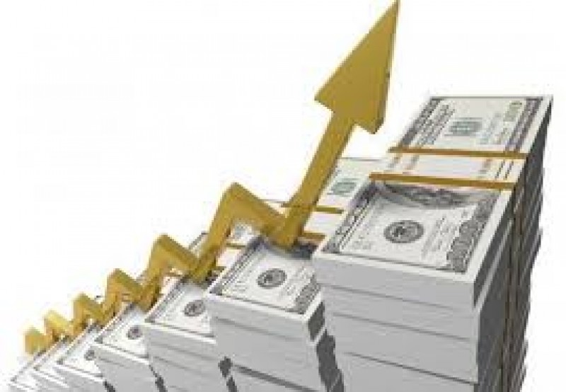 Dólar sobe quase 1,5% e ronda R$ 3,40 após referendo britânico; perspectiva de estímulos limita alta
