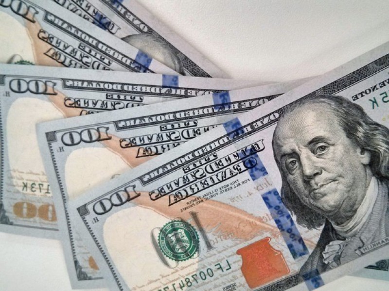 Boletim Focus passa a apostar que dólar encerrará 2016 cotado a R$ 3,29