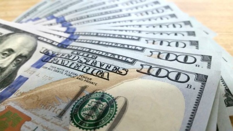 Dólar cai e chega ao menor valor desde a delação da JBS
