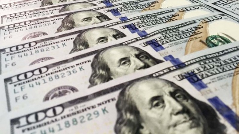 Dólar sobe à espera de votação na Câmara