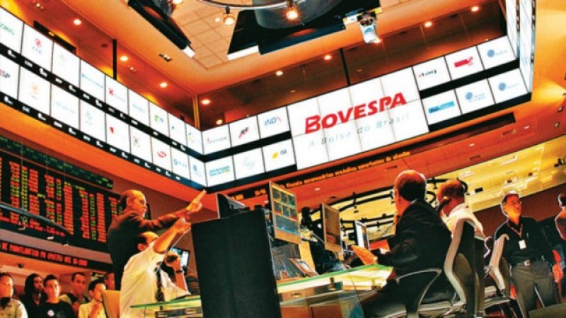 Bovespa sobe e supera os 76 mil pontos pela 1ª vez