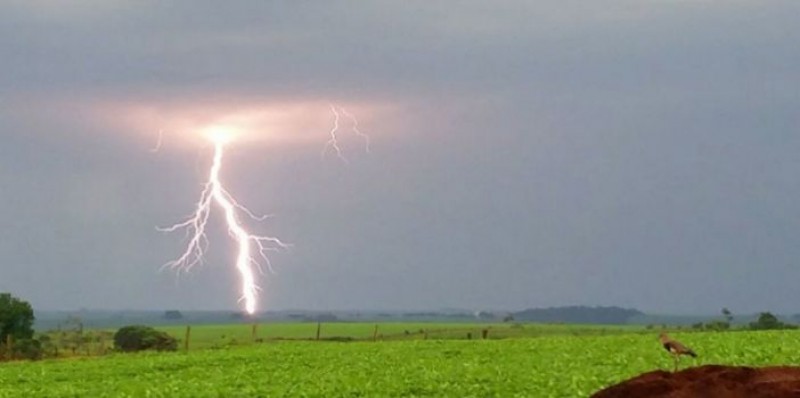 Novas tempestades, agora mais abrangentes e com chances de granizo, atingem estados do Sul do Brasil nesta 5ª