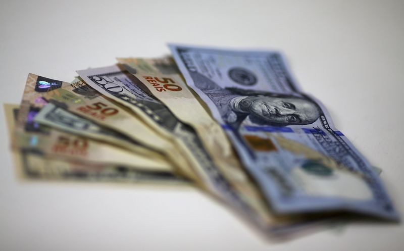 Dólar despenca 2,27%