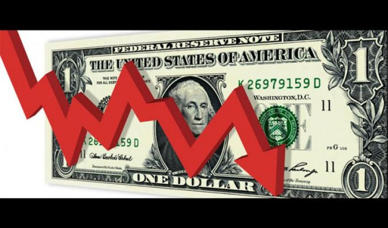 Dólar abre em queda