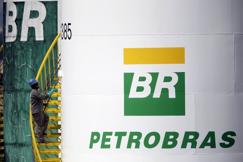 Petrobras cai mais de 6% com nova decisão do governo afetando preços do diesel