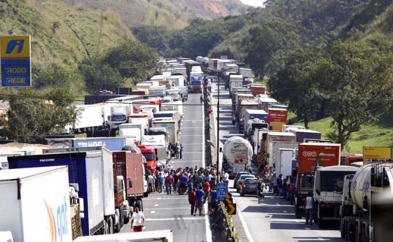 Para retomar transporte de carga, empresas ignoram tabela de frete