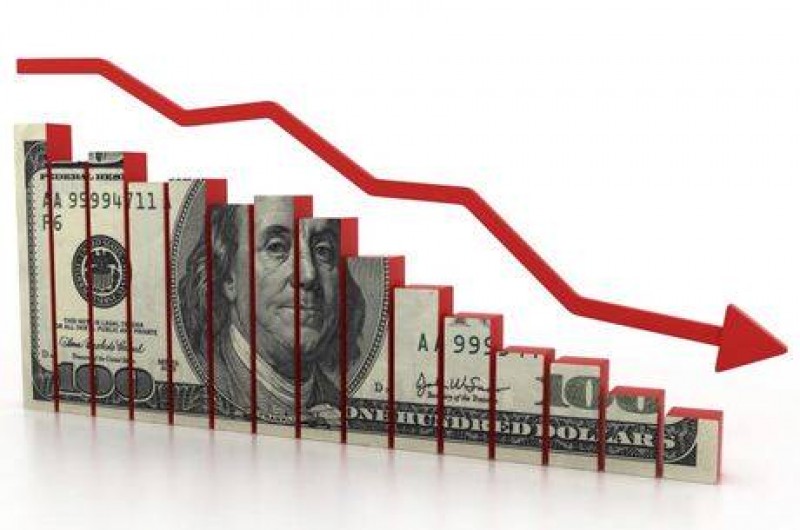 Dólar cai e volta a R$ 3,70