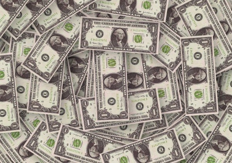 Dólar opera em alta e chega a bater R$ 4,32