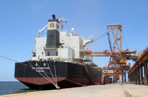 Porto de Paranaguá carrega primeiros navios com soja da safra 2013/14